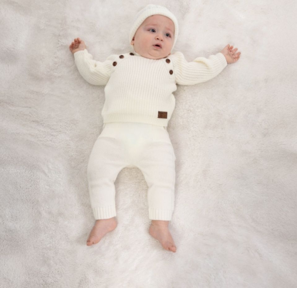 חליפה שלמה בצבע לבן לביבי